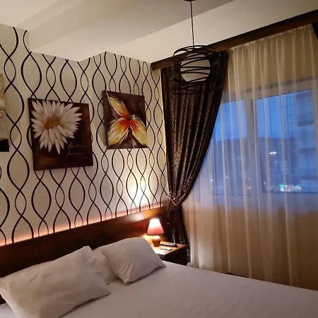 Four Seasons * 兹拉蒂博尔