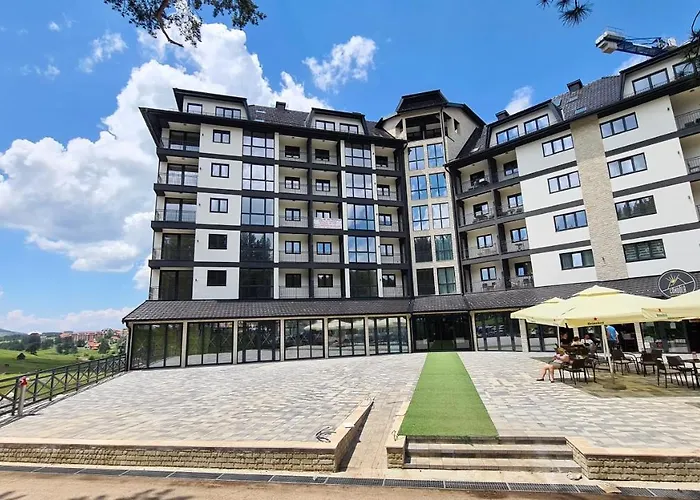 Four Seasons 즐라티보